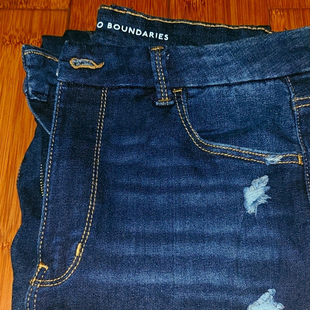 No boundaries ripped skinny jeans